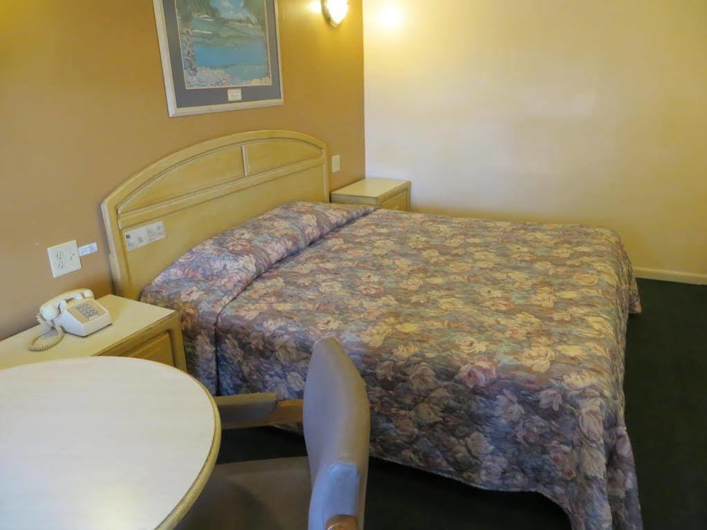 Budget Inn Себринг Екстериор снимка